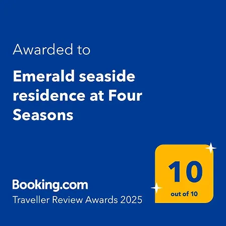 Emerald Seaside At Four Seasons 아파트