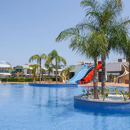 Апартаменты Emerald Seaside At Four Seasons Boghaz